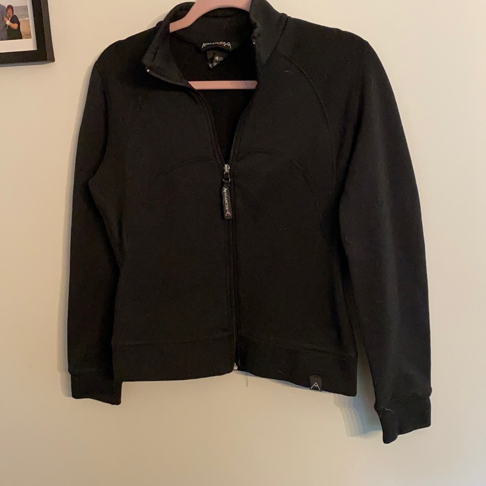 ⭐️ 2/$10 - Avalanche black zip up